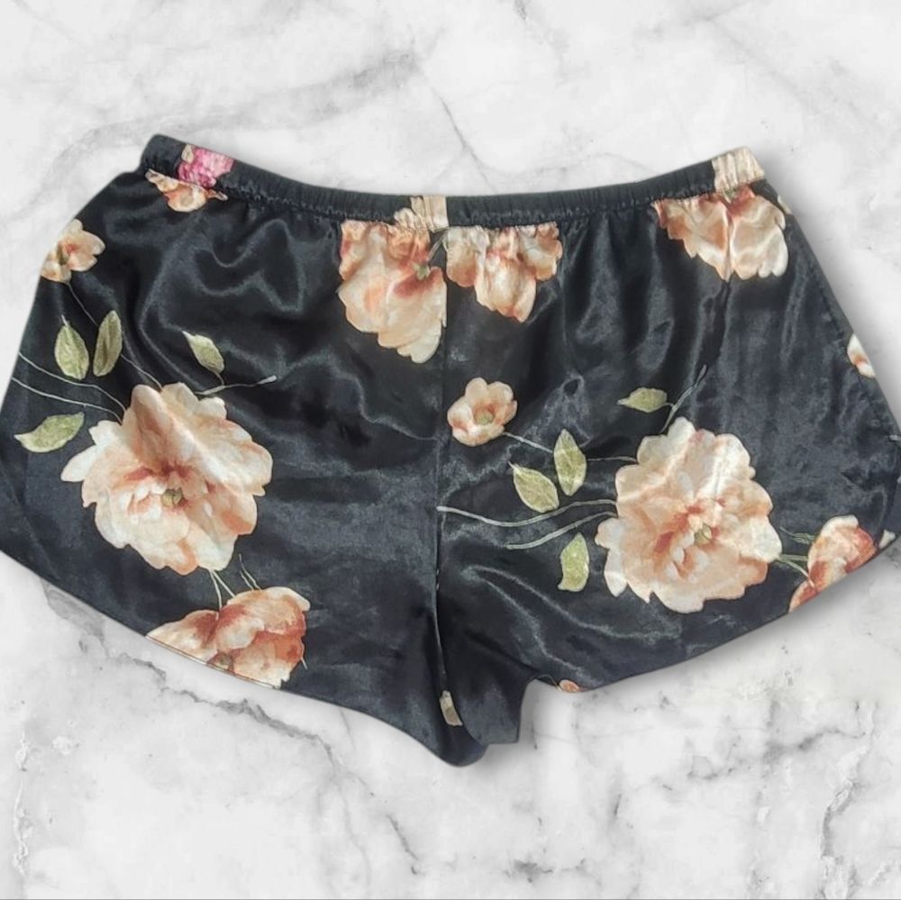 ^Gillgan & Omalley size Large Floral Satin Pajama Shorts